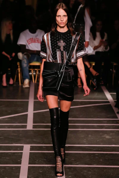 Look 43